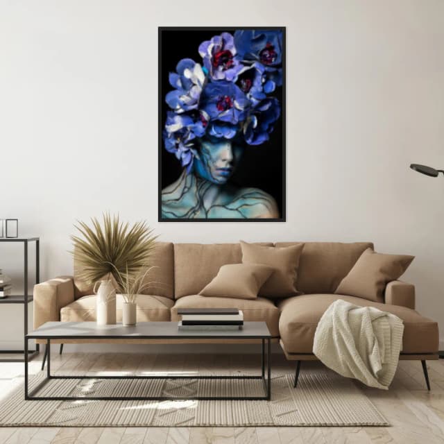 Quadro Decorativo Mulher Com Flores Roxas